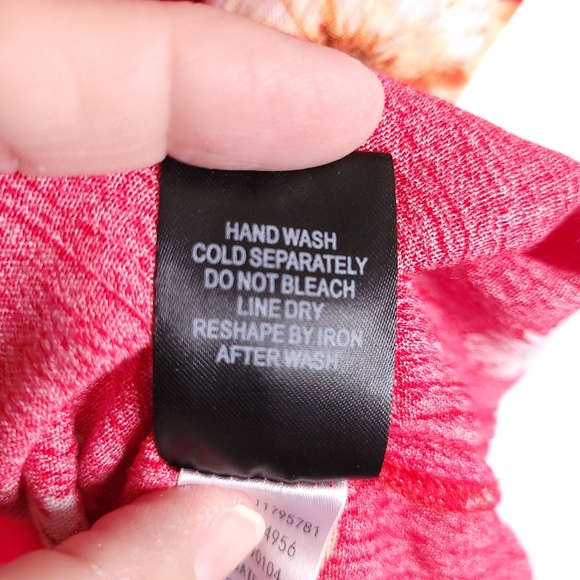 TORRID Women's Red Floral Short Sleeve Blouse Size 0 - Picture 5 of 10